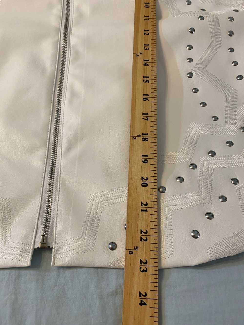 Pamela McCoy White Pearl Faux Leather Studded Zip Front Jacket Large - Picture 7 of 10